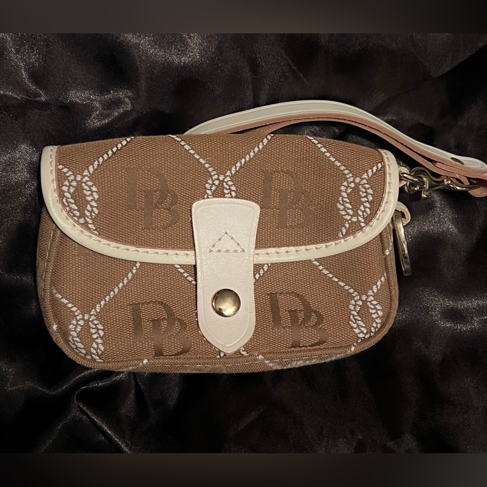 Dooney & Bourke wristlet